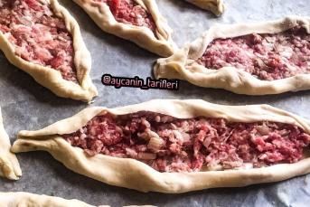 Kıymalı Ve Kaşarlı Pide