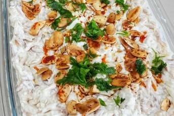 Bademli Yoğurtlu Şehriye Salatası