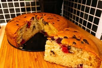 Damla Çikolatalı Ve Orman Meyveli Kek