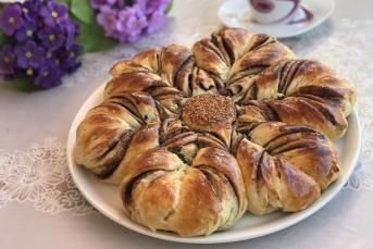 Çikolatalı Çiçek Çörek