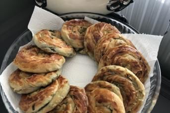 Ispanaklı El Açması Gül Börek