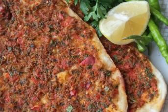 Ev Yapımı Lahmacun (Nefis Mi Nefis)