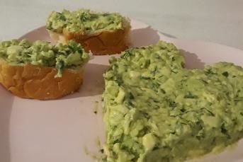 Nefis Avokado Salatası