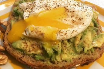 Avokadolu Poşe Yumurta