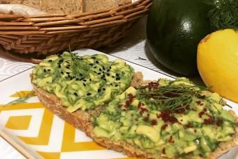 Çok Kolay Avokado Salatası