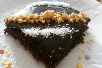 Tam Ölçülü Çikolata Soslu Kek