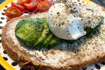 Poşe Yumurtalı Avokado