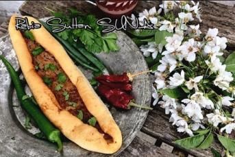 Ev Yapımı Nefis Kıymalı Pide