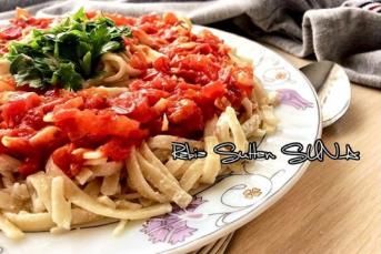 Domates Soslu Peynirli Erişte