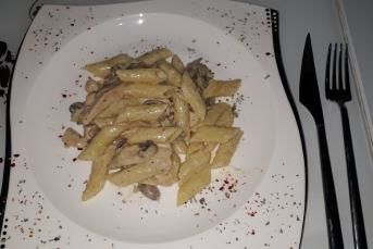 Tavuklu Mantarlı Kremalı Penne