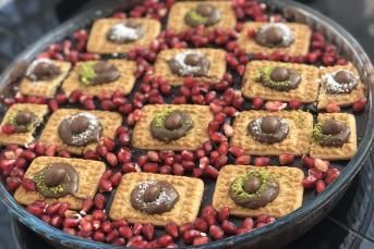 İki Renk Bisküvili Kremalı Pasta