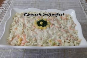 Harika Yoğurtlu Lahana Salatası Tarifi