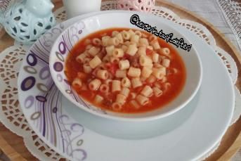 Kıymalı Domates Soslu Makarna Çorbası