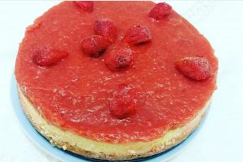 Çilek Soslu Cheesecake Tarifi
