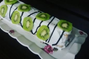 Meyveli Piramit Pasta