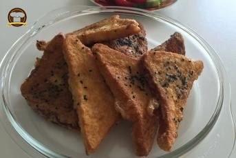 Çörekotlu Yumurtalı Ekmekler