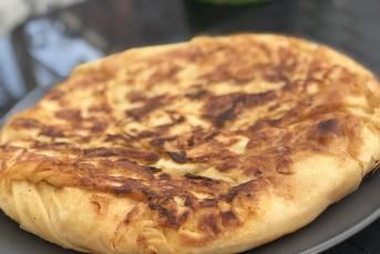 Sucuklu Kaşarlı Tava Böreği