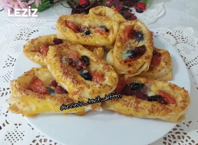 Kenar Dolgulu Çıtır Yufka Pizzası Tarifi