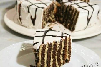 En Kolay Bisküvili Yaş Pasta Tarifi