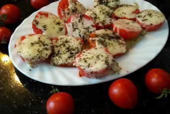 Fesleğenli Kaşarlı Domates