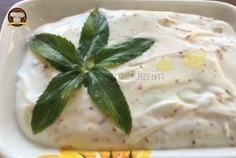 Kırmızı Pulbiberli Yoğurt