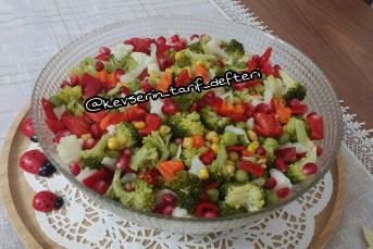 Enfes Mevsim Salatası (Çok Hafif Ve Sağlıklı)