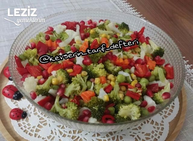 Enfes Mevsim Salatası (Çok Hafif Ve Sağlıklı)