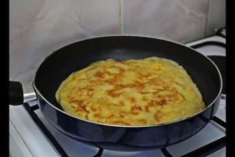 2 Yufka İle Tavada Börek Tarifi