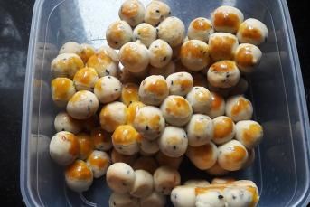 Mahlepli Çörekotlu Çiçek Kurabiye