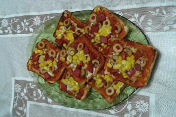 Tost Ekmeğinden Pizza