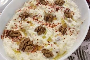 Yoğurtlu Lahana Salatası