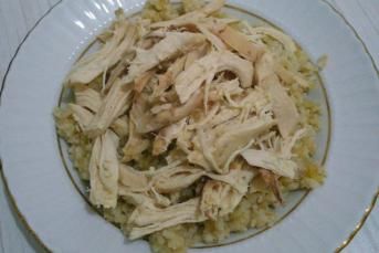 Tavuk Suyuna Tavuklu Bulgur Pilavı