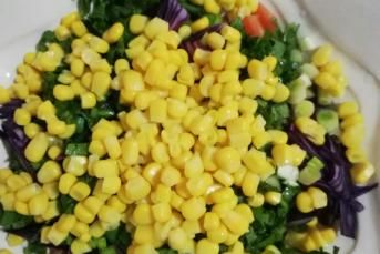 Konserve Mısırlı Karışık Salata Tarifi