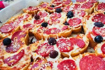 10 Dakikada Bayat Ekmek Pizzası