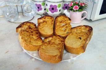 Kahvaltılık Tahinli Ekmek Dilimleri