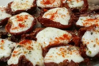 Kahvaltılık Kaşarlı Kuru Domates