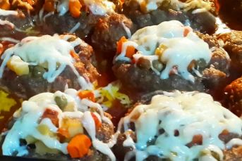 Garnitürlü Çanak Köfteler