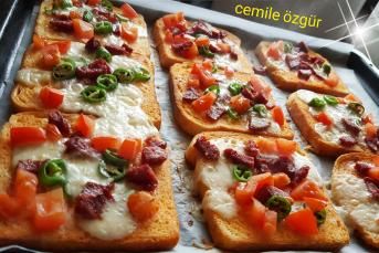 Ekmek Pizzaları