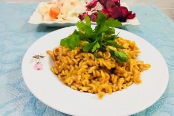 Demleme Domatesli Makarna