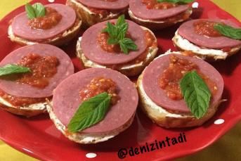 Krem Peynirli Salamlı Kanepeler