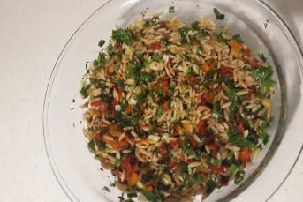 Leziz Arpa Şehriye Salatası