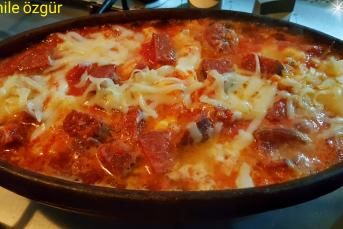 Güveçte Sucuklu Menemen