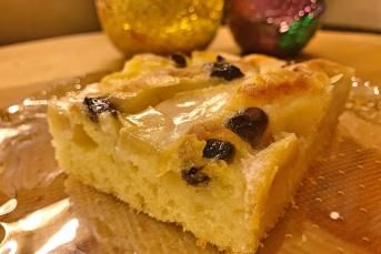 Elmalı, Üzümlü Ve Soslu Kek