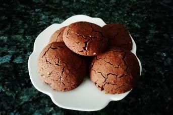 Çikolatalı Fındıklı Çatlak Kurabiye