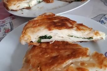 Nefis Peynirli Tava Böreği