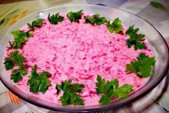 Nefis Yoğurtlu Pancar Salatası