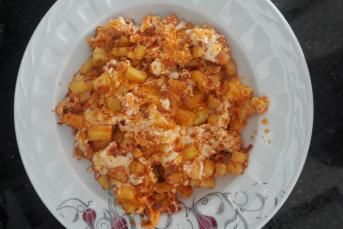 Patatesli Salçalı Yumurta