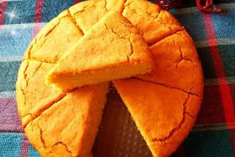 Kek Tadında Mısır Ekmeği