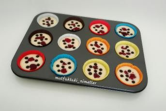 Vişneli Damla Çikolatalı Muffin Kek