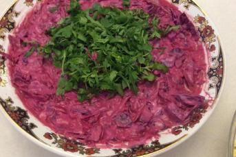 Yoğurtlu Kırmızı Lahana Pancar Salatası